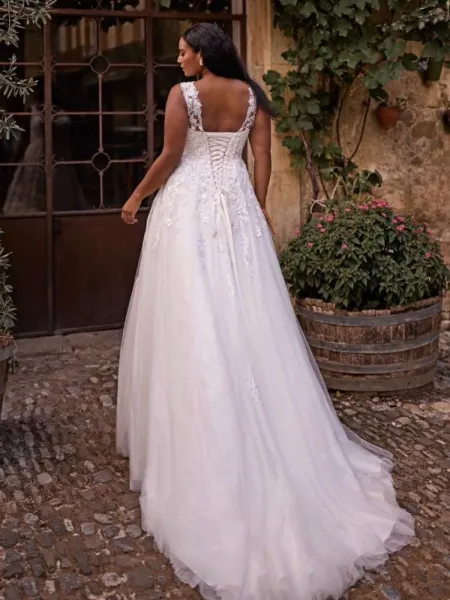 Tres chic bridal